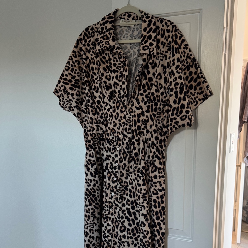 Exquise Midi Leopard Print Button-Up Dress